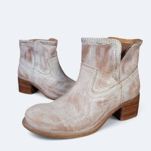 Diba Walnut Grove Distressed White Wash Bobo Western Ankle Boots Size 7.5 - Picture 1 of 17